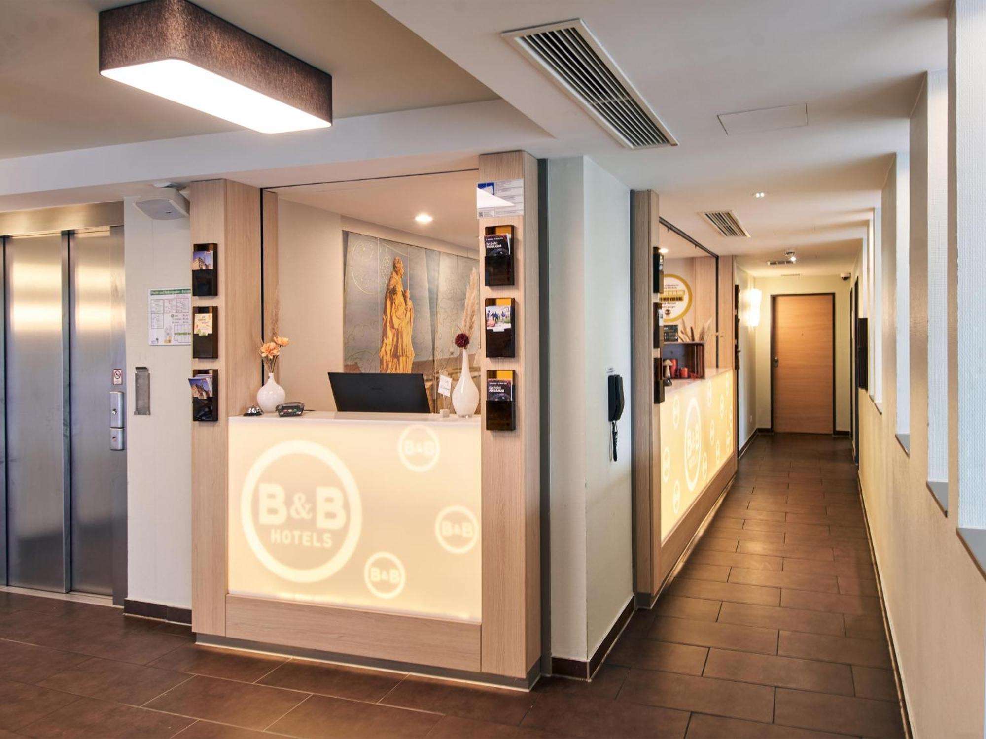 B&B Hotel Wuerzburg-City Екстер'єр фото