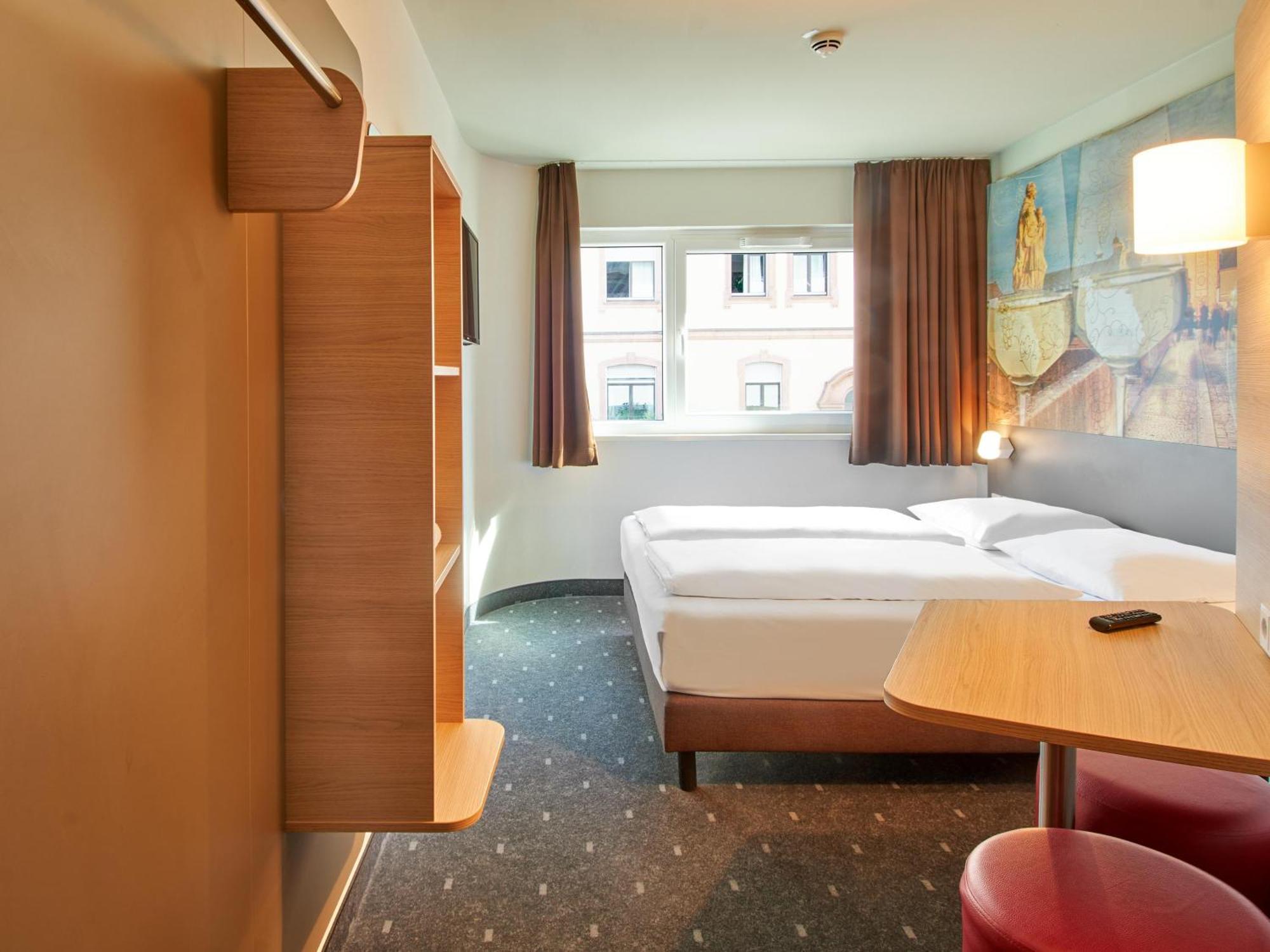 B&B Hotel Wuerzburg-City Екстер'єр фото